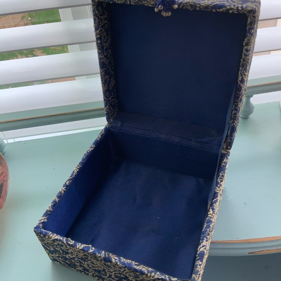 Decortative Sequined Box - Picture 3 of 3